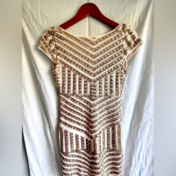 Gold sequin dress with low back - Picture 5 of 15